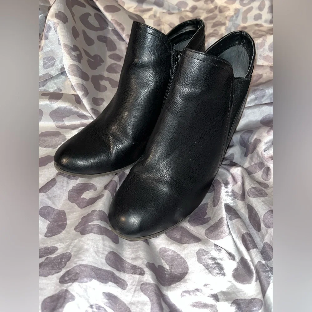 Pump Heels - Picture 2 of 3